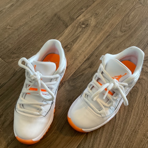 Jordan Retro 11 Low Preschool size 2Y - Picture 3 of 4